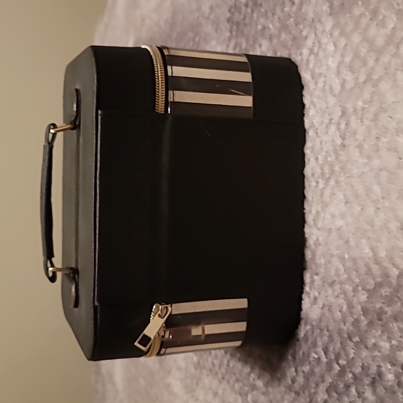 Makeup Box - Picture 2 of 9